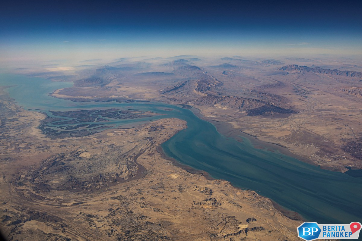 potret-selat-hormuz-iran-jalur-laut-paling-vital-dunia