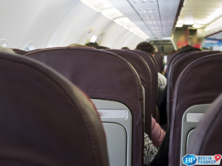 pria-rp15-t-hilang-di-toilet-pesawat-saat-ditemukan-kakinya-buntung