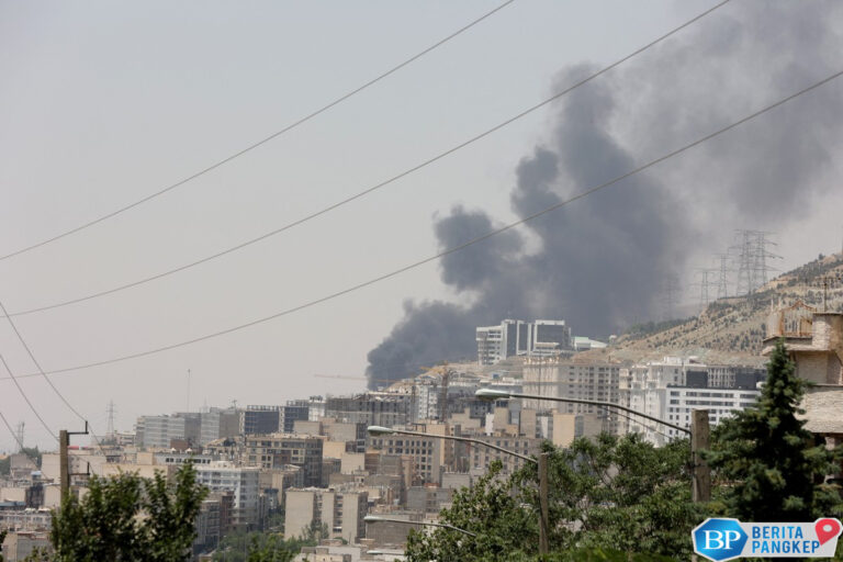 stasiun-tv-iran-dibom-trump-serukan-warga-teheran-kabur