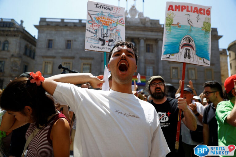 tolak-perluasan-bandara-warga-geruduk-gedung-pemerintah-catalanoia