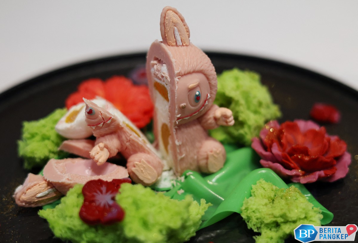 unik-potret-restoran-di-rusia-sulap-boneka-labubu-jadi-menu-dessert