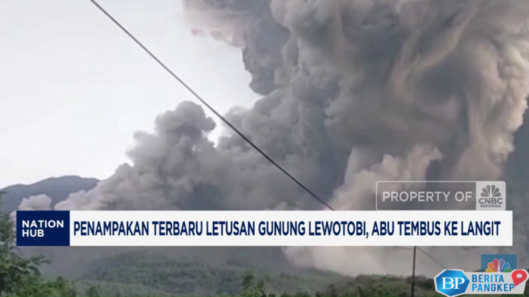 videopenampakan-terbaru-letusan-gunung-lewotobi-abu-tembus-ke-langit