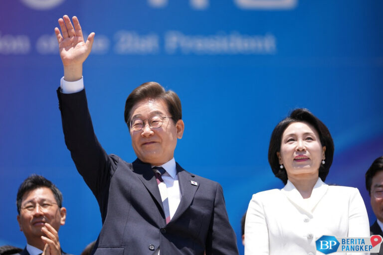 warga-menderita-gara-gara-ayam-dan-telur-presiden-bakal-bagi-bagi-uang