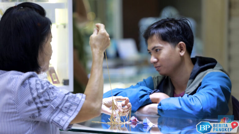 warga-ri-doyan-simpan-emas-di-bawah-bantal-jumlahnya-capai-1800-ton