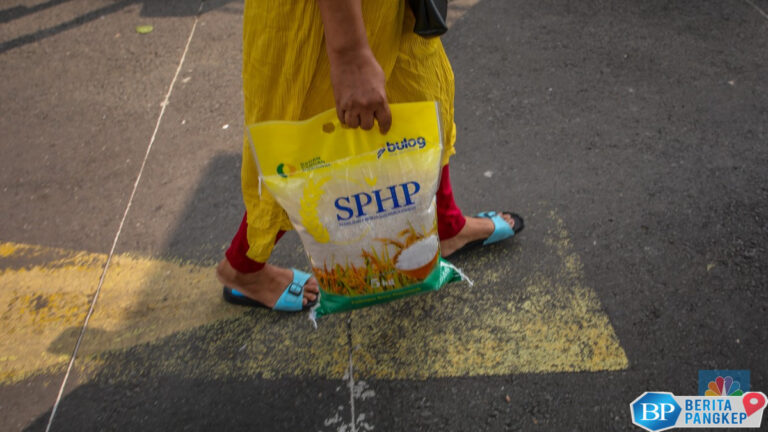 182200-ton-beras-murah-bulog-diguyur-ke-pasar-harga-cuma-segini