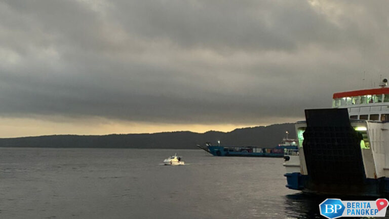 25-menit-lepas-jangkar-kmp-tunu-pratama-jaya-tenggelam-di-selat-bali