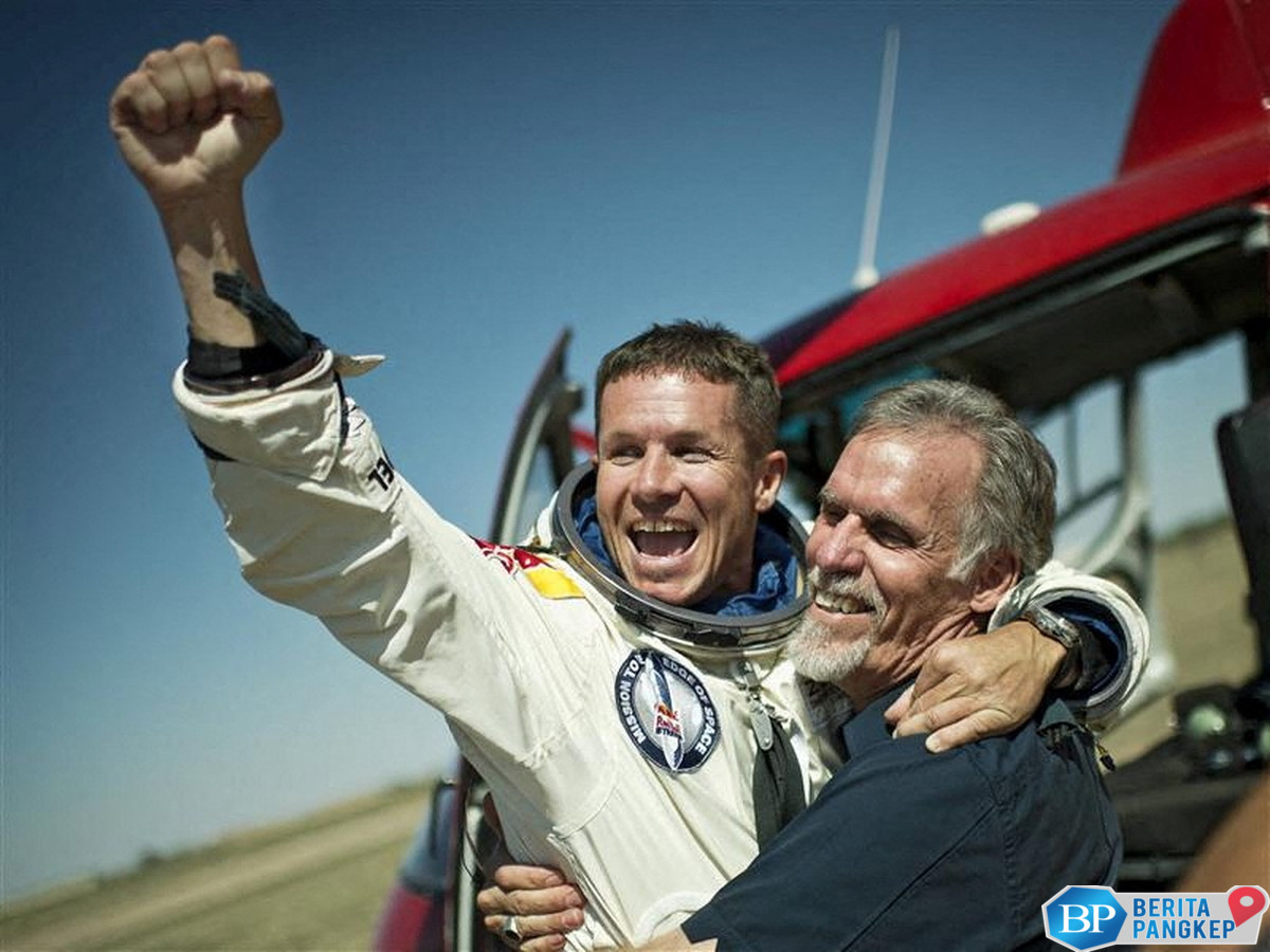 atlet-ekstrem-penerjun-dari-tepi-angkasa-tewas-saat-terbang-paralayang