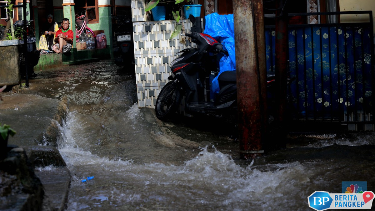 bak-arung-jeram-penampakan-air-deras-kembali-banjiri-jati-padang