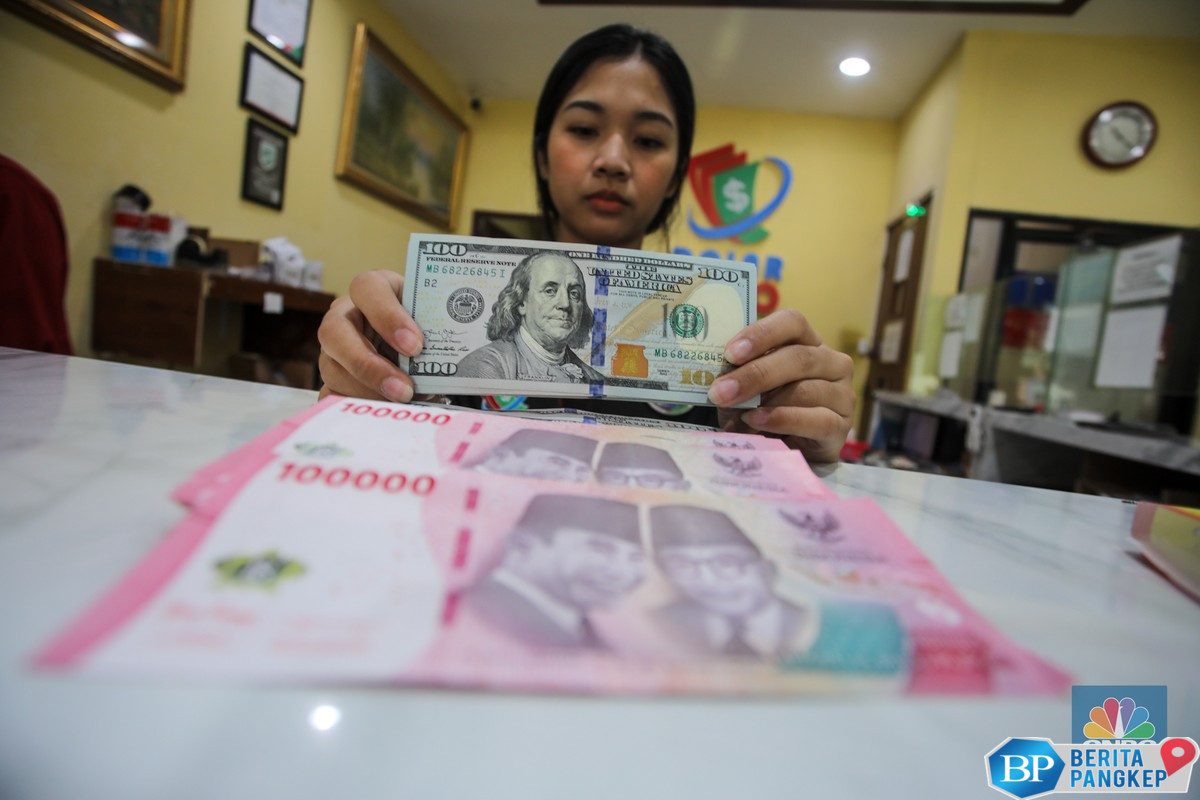 bi-rate-dipangkas-jadi-525-nilai-tukar-dolar-naik-ke-rp16280