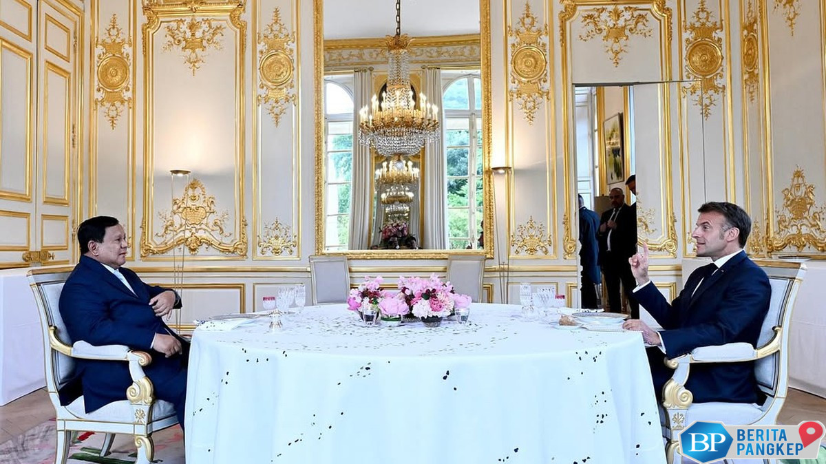 intip-keakraban-prabowo-dan-macron-di-paris-prancis