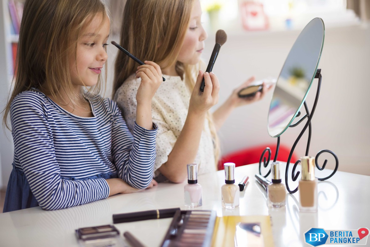 jangan-belikan-anak-make-up-mainan-bpom-peringatkan-bahayanya