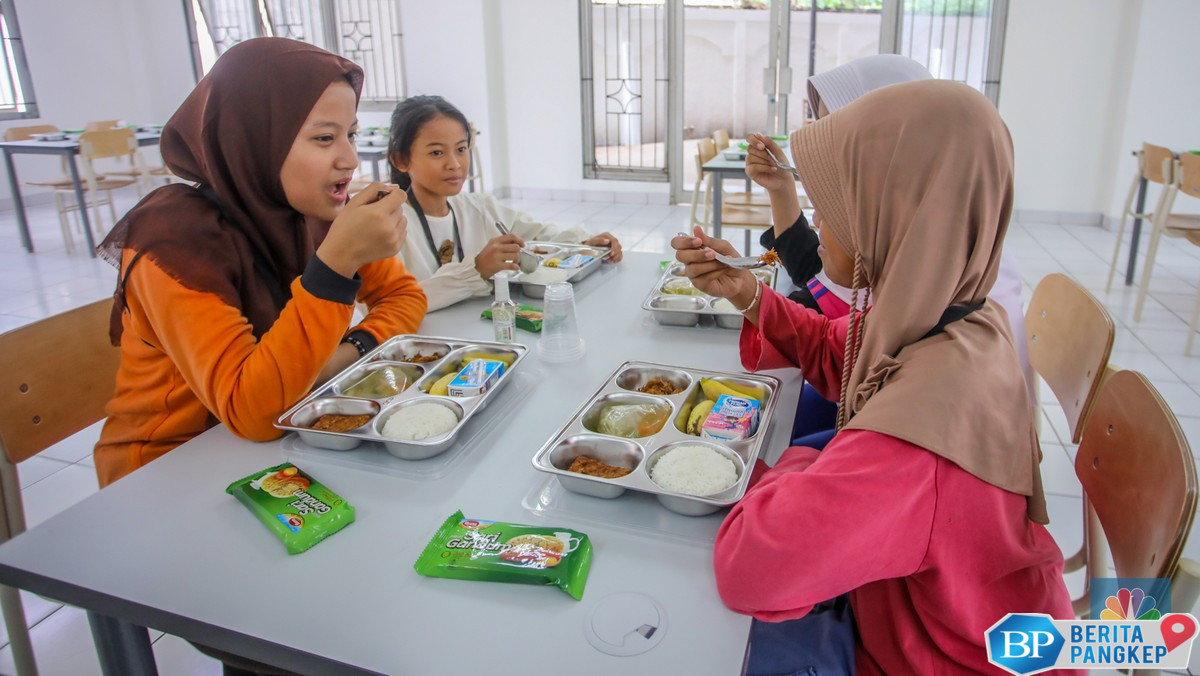 jangan-bingung-ini-7-perbedaan-sekolah-rakyat-dan-sekolah-biasa