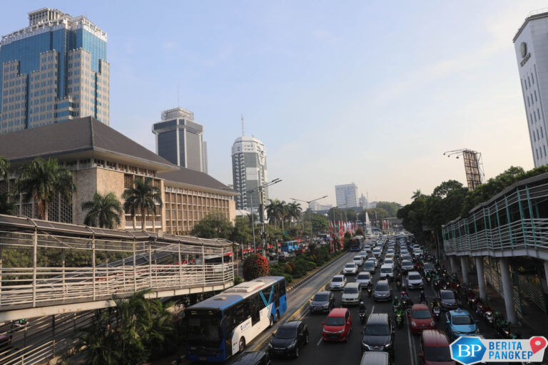 ketika-ekonomi-ri-diberikan-rakit-penyelamat-akankan-kita-bocorkan