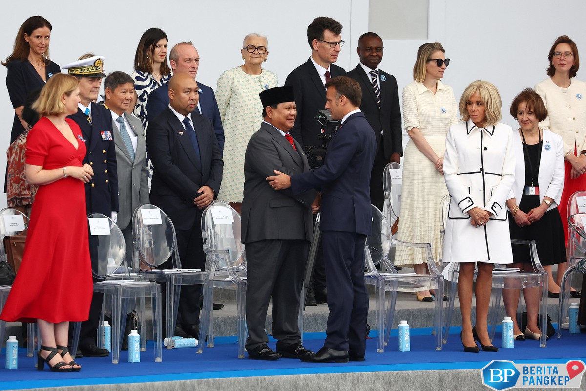 macron-terima-kasih-prabowo-saya-bangga-melihat-tentara-indonesia