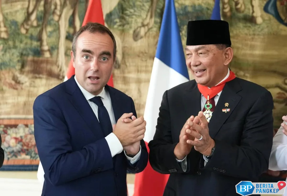 menhan-sjafrie-terima-tanda-jasa-kehormatan-di-paris-tni-pukau-dunia