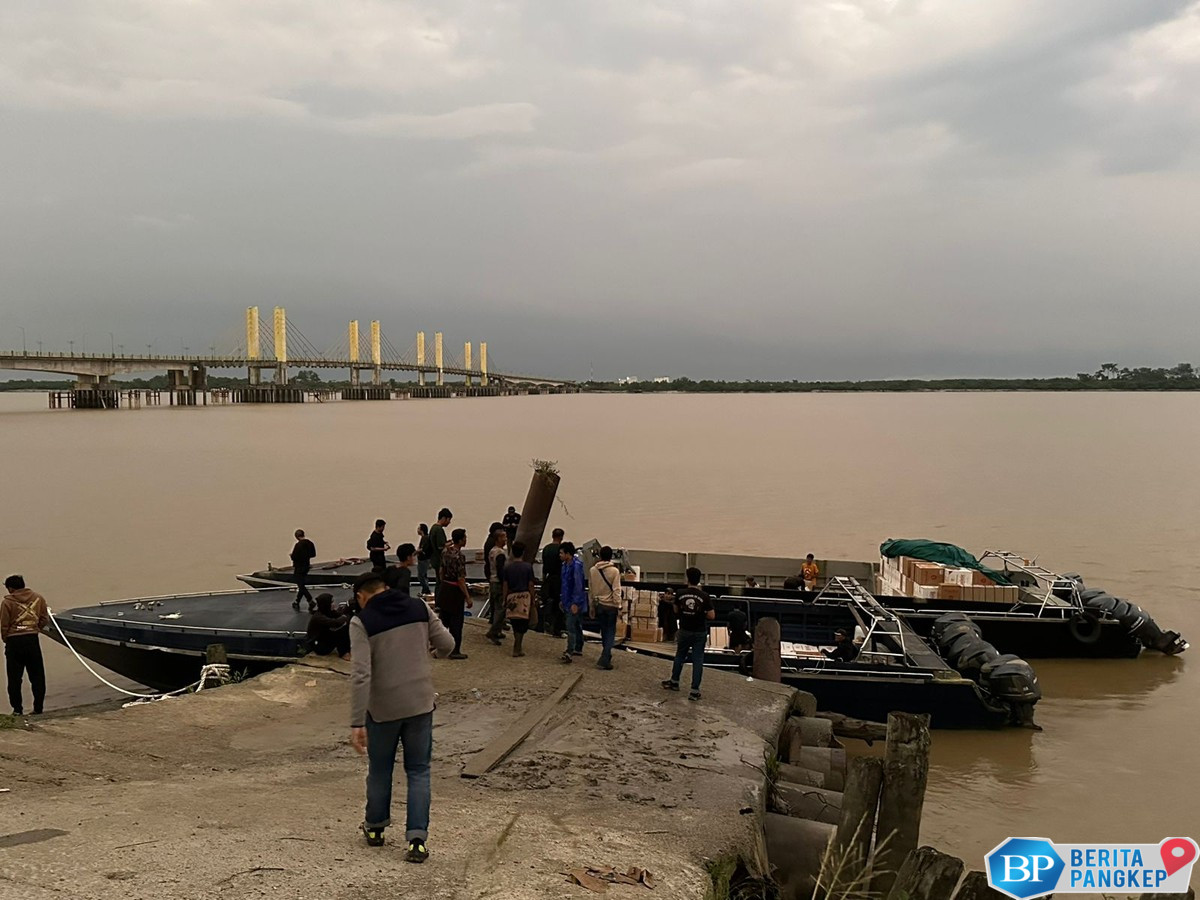 pakai-kapal-cepat-bea-cukai-gagalkan-penyelundupan-rokok-ilegal