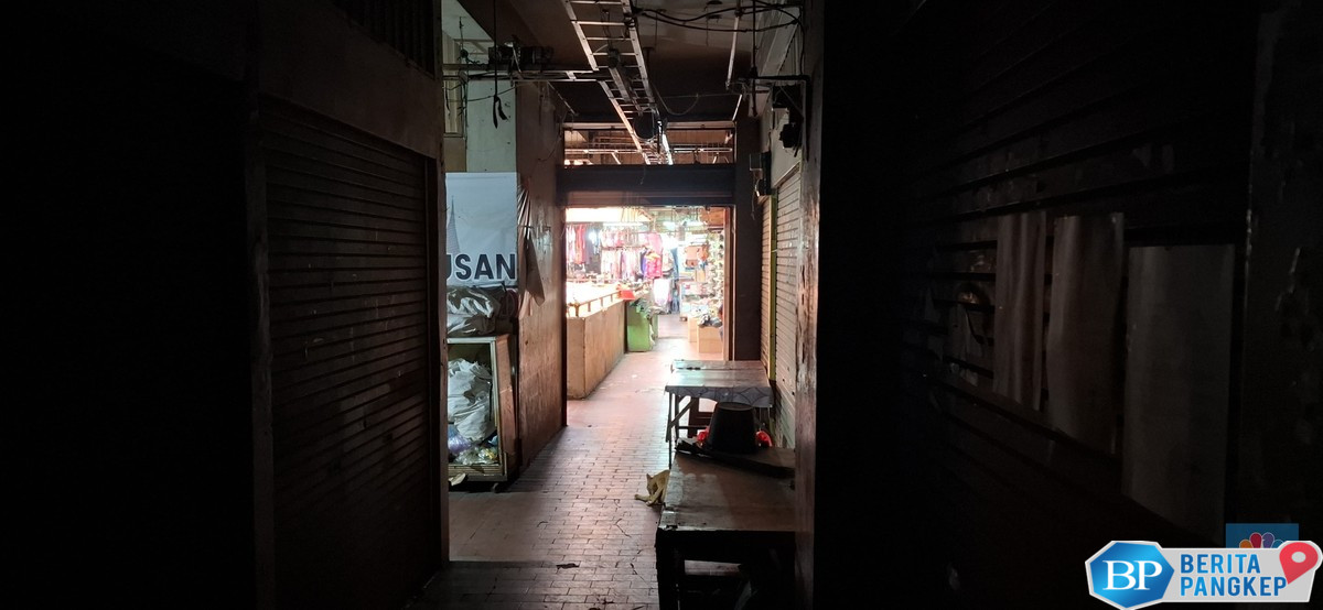 pasar-minggu-sunyi-sepi-pembeli-satu-per-satu-hilang-pedagang-teriak