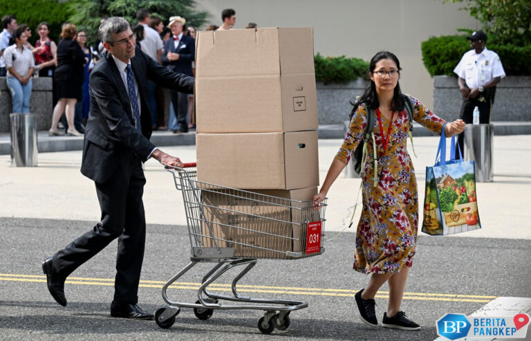 phk-makin-kejam-pagi-terima-email-langsung-disuruh-pulang