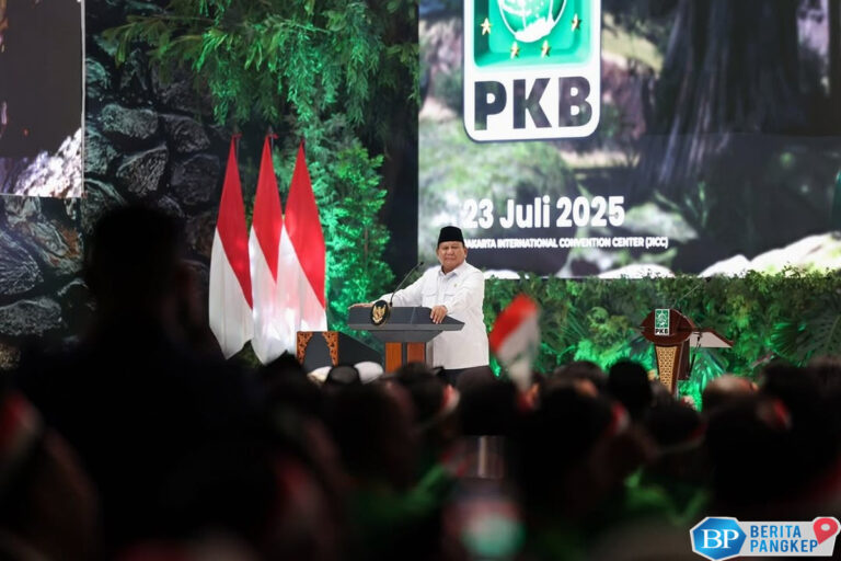 prabowo-demokrasi-penting-tapi-rakyat-tidak-punya-rumah-dan-lapar