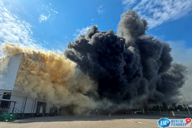 putin-ngamuk-ini-potret-gudang-makan-ukraina-dihantam-rudal-rusia