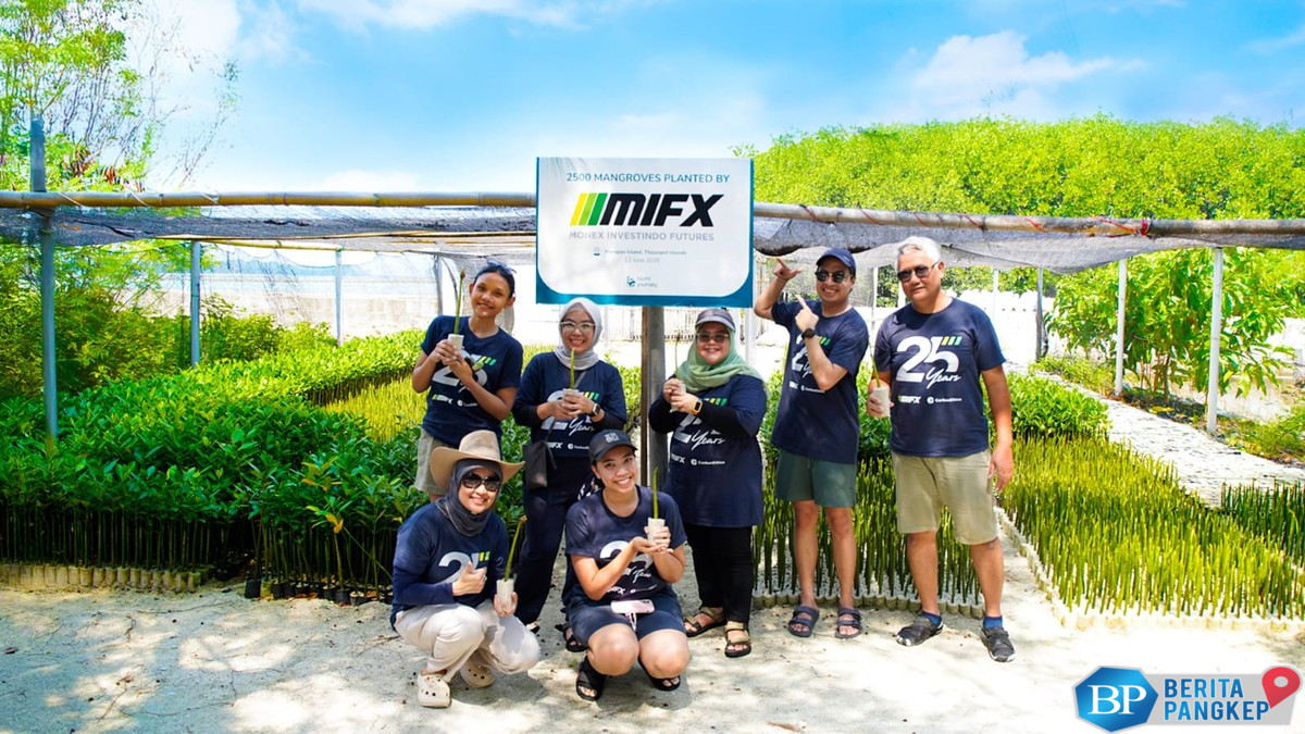 tekan-emisi-karbon-mifx-tanam-2500-bibit-mangrove-di-pulau-harapan