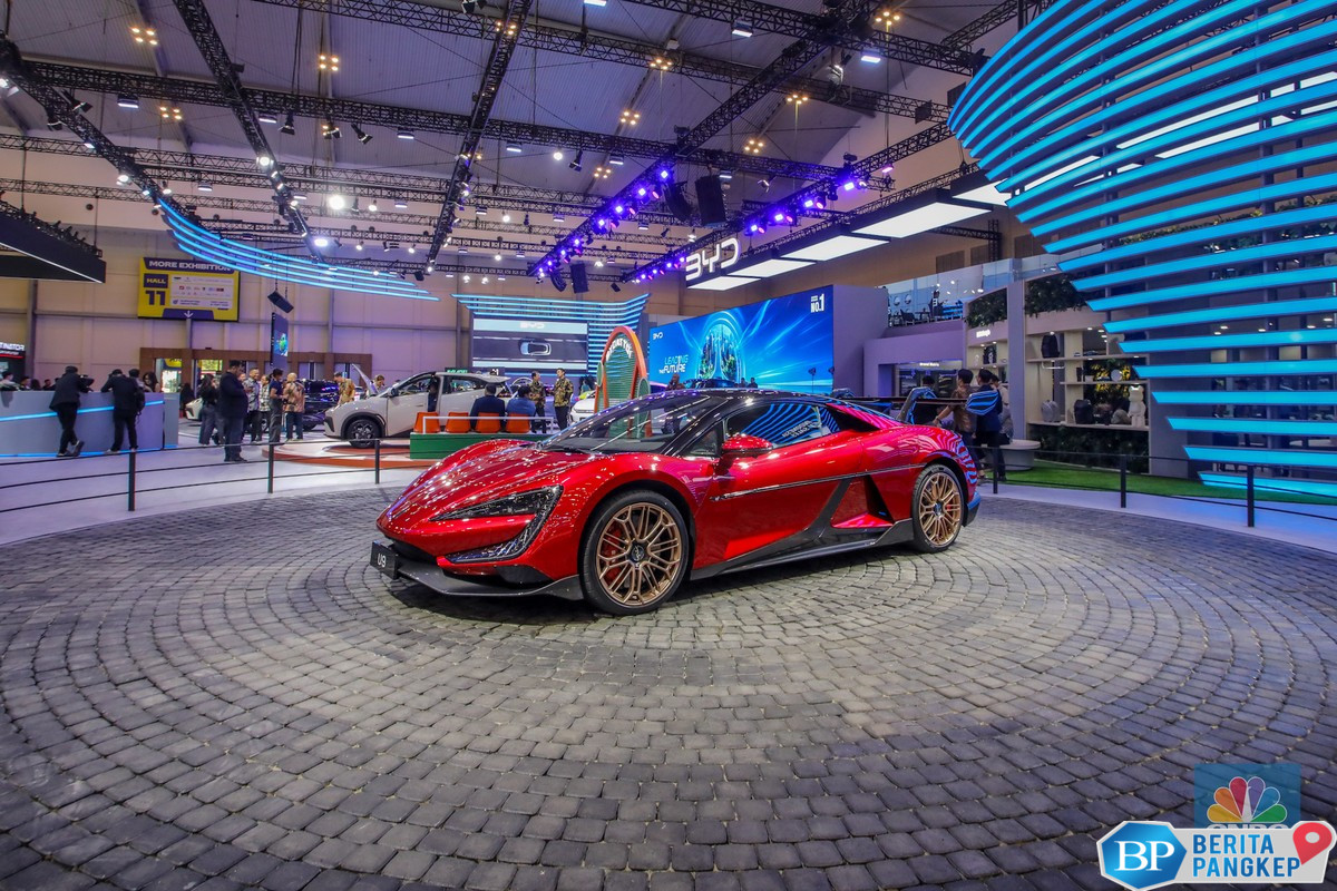 tesla-lewat-sports-car-listrik-premium-buatan-byd-mejeng-di-giias