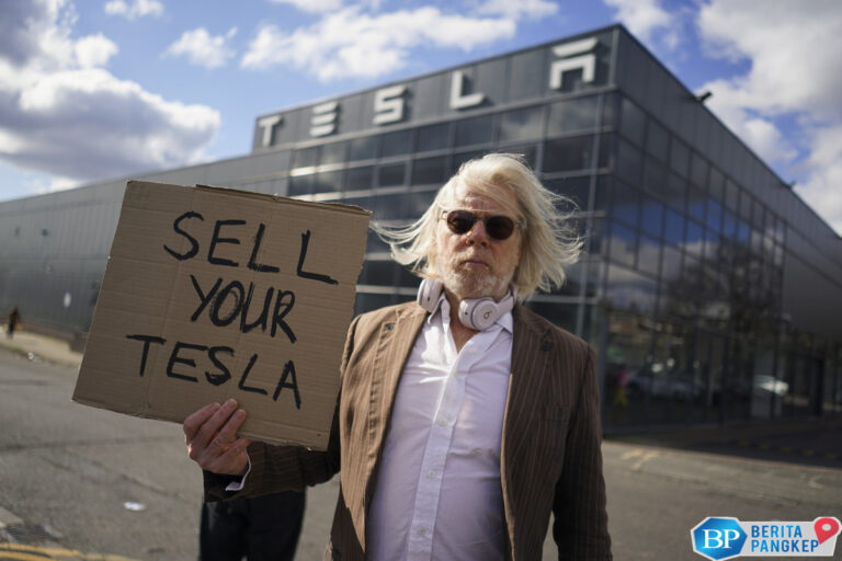 tesla-makin-hancur-lebur-elon-musk-bye