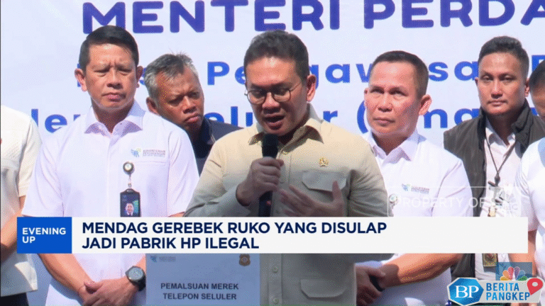 video-mendag-grebek-ruko-rakitan-hp-ilegal-senilai-rp176-miliar