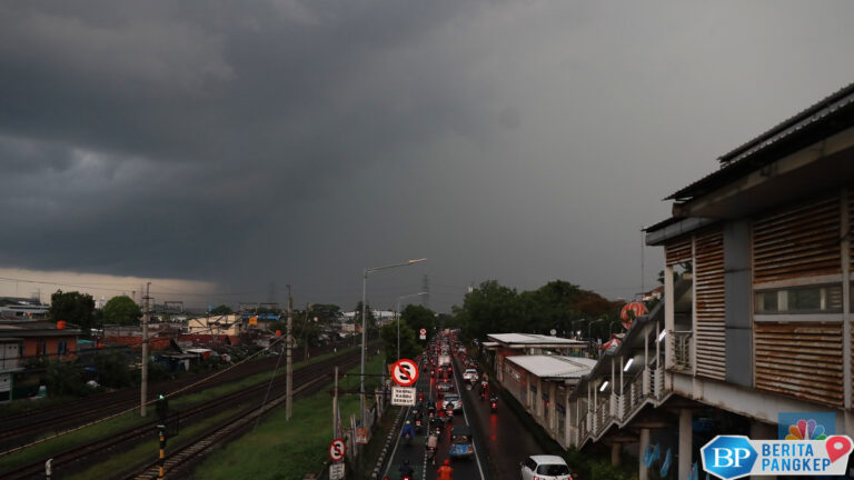 waspada-langit-ri-tertutup-awan-bmkg-kasih-peringatan-siaga