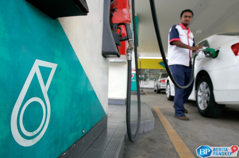 2-negara-sambut-hari-kemerdekaan-cek-beda-harga-bbm-ri-vs-malaysia