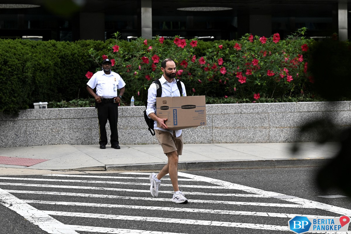 jadi-tumbal-tarif-trump-dan-ai-10-pekerjaan-ini-rawan-phk-2025