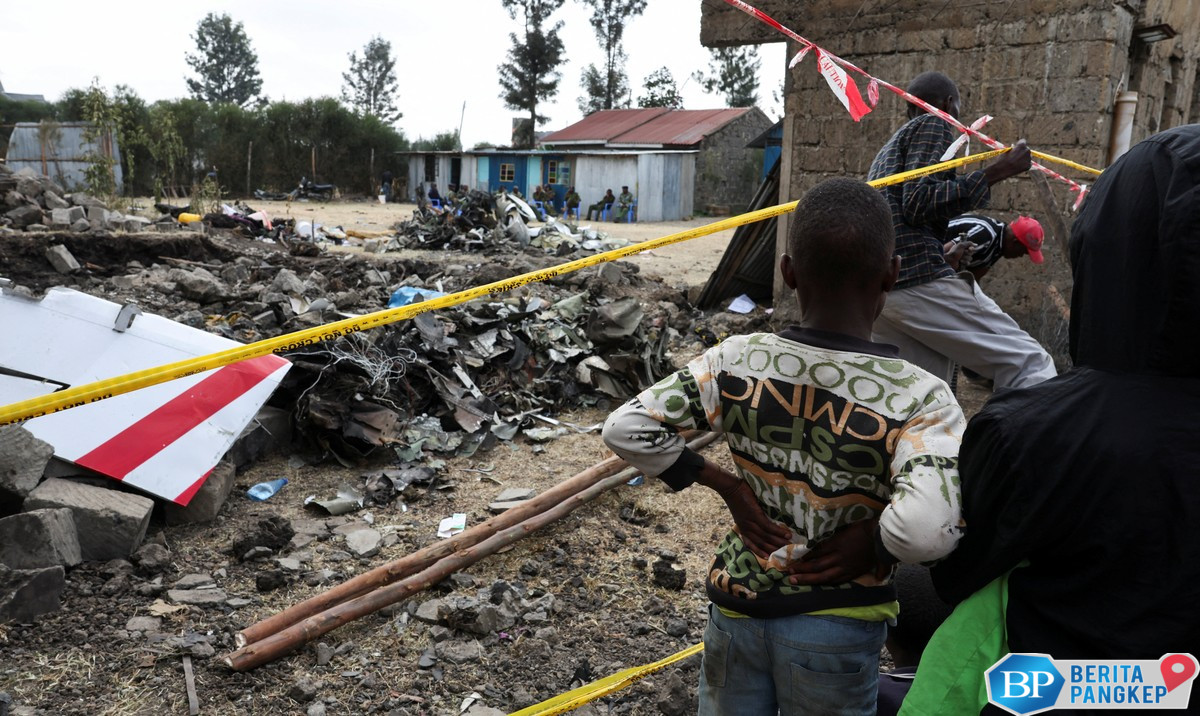 kecelakaan-pesawat-jatuh-di-ibu-kota-6-orang-tewas