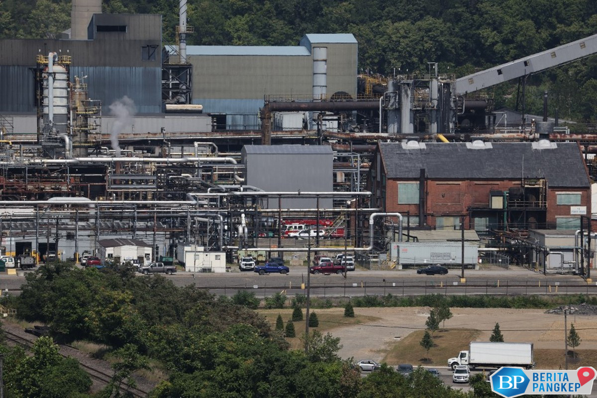 ledakan-beruntun-guncang-pabrik-baja-korban-berjatuhan