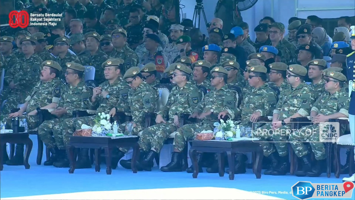 menteri-pakai-baju-loreng-di-batujajar-prabowo-singgung-permesta