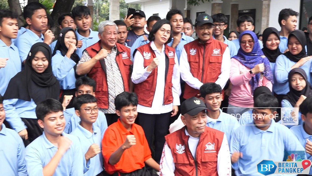 momen-gus-ipul-dan-sri-mulyani-jajal-fasilitas-sekolah-rakyat-di-jaksel