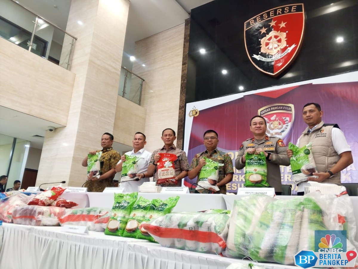 polisi-pelototi-pasar-ritel-modern-siap-kejar-pelaku-beras-curang