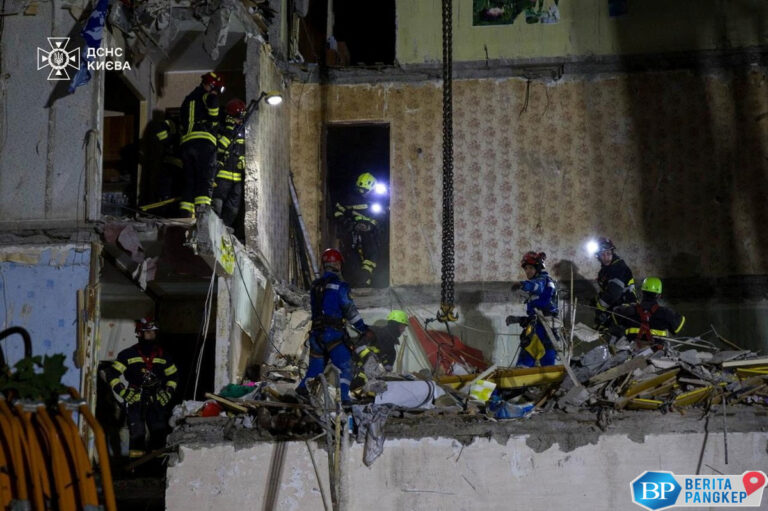 potret-amukan-terbaru-putin-di-ukraina-gedung-hancur-puluhan-tewas