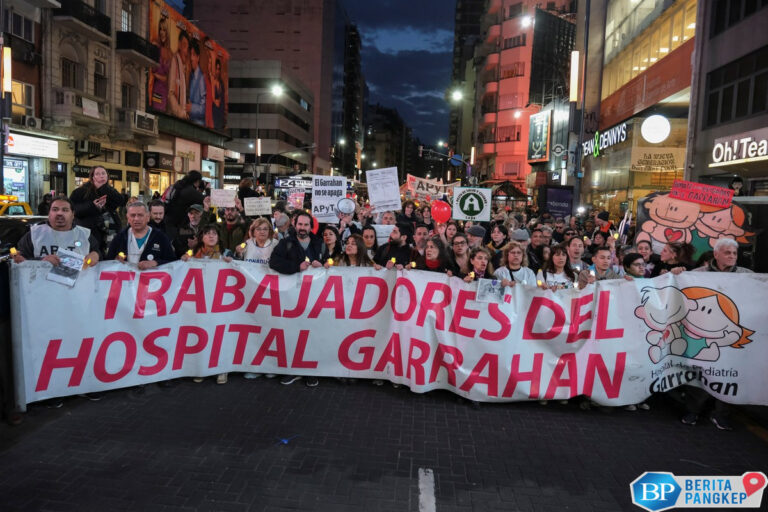 potret-tenaga-kesehatan-demo-besar-besaran-tolak-pemotongan-anggaran