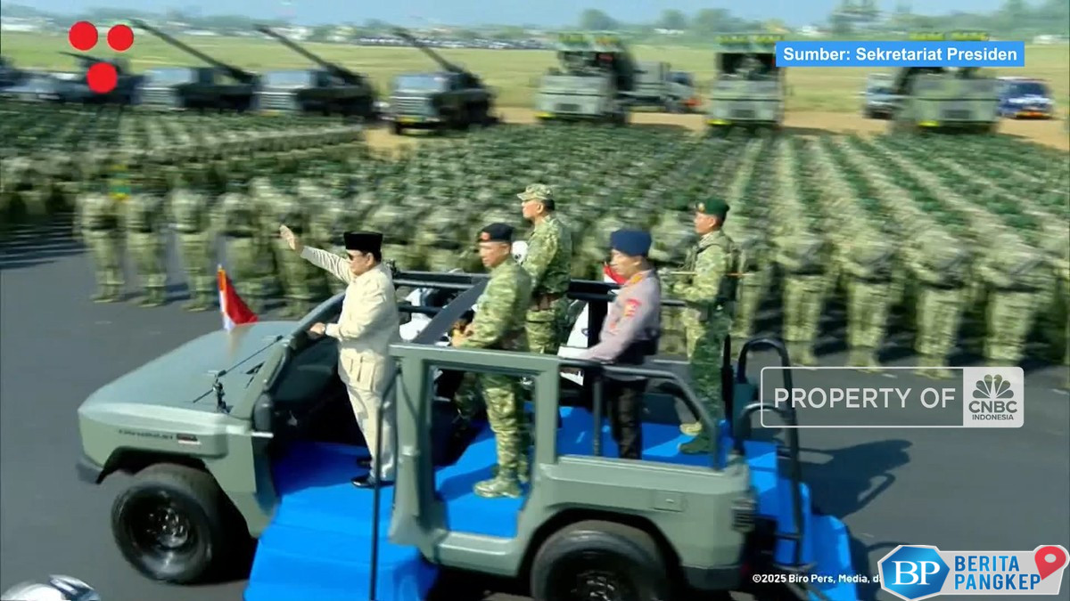 prabowo-hadiri-upacara-gelar-pasukan-dan-kehormatan-militer-di-batujajar