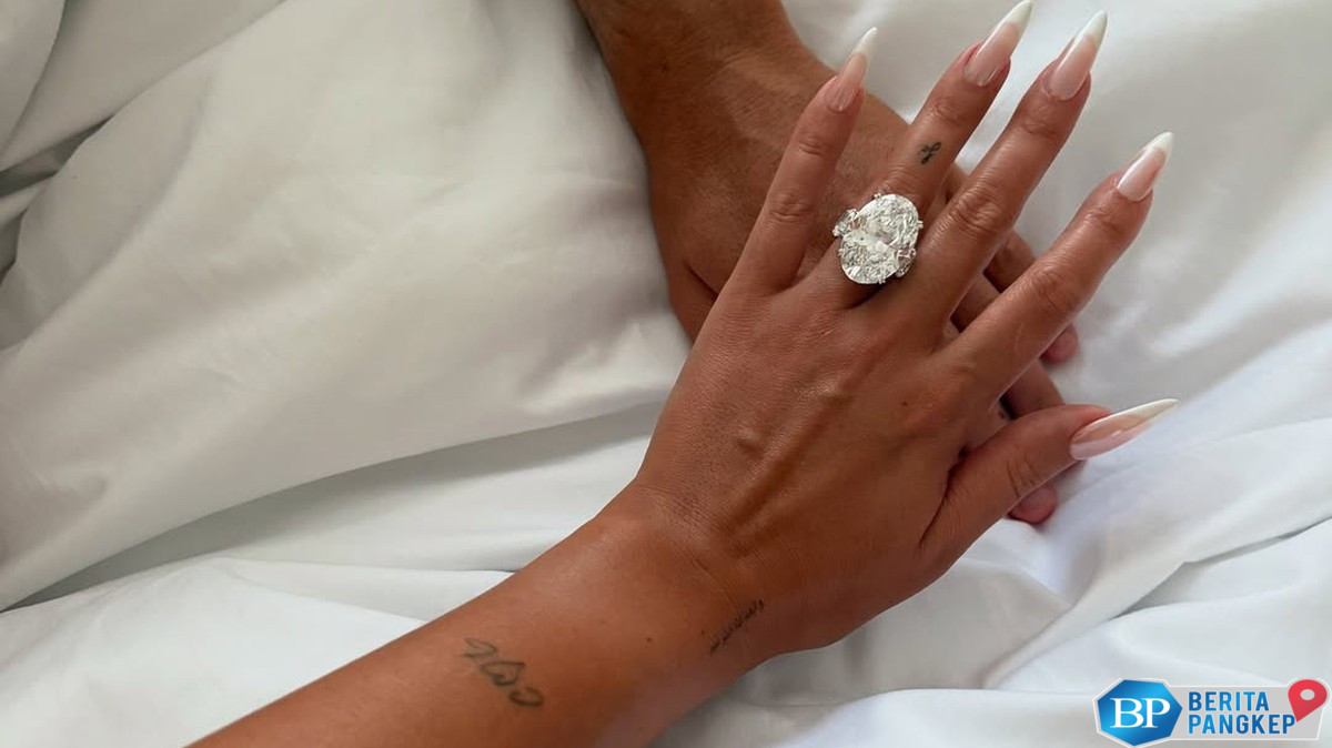 ronaldo-lamar-georgina-dengan-berlian-jumbo-segini-harganya