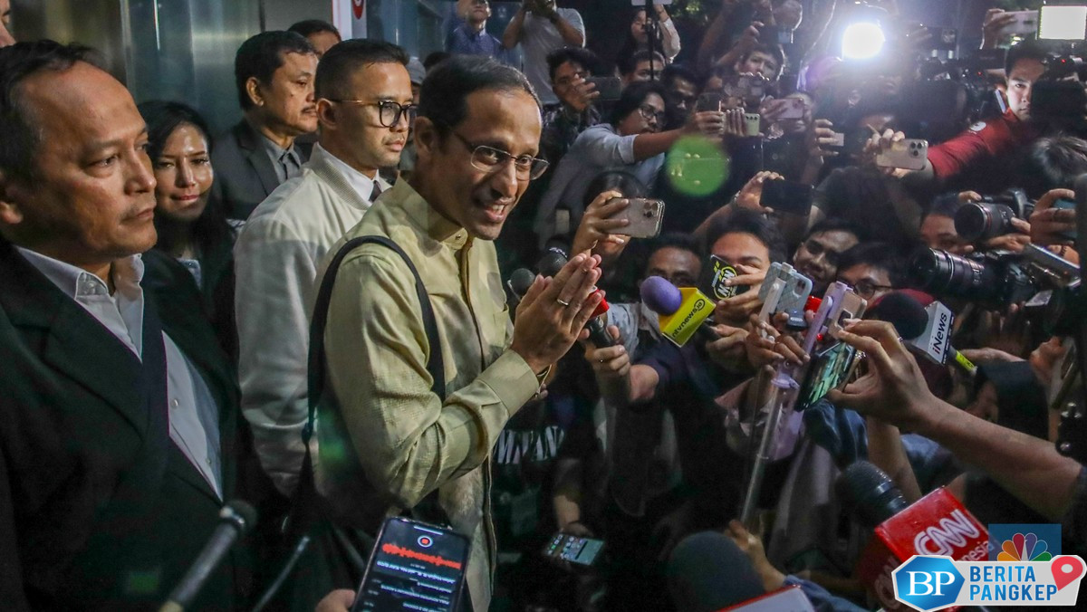 senyum-tipis-nadiem-usai-9-jam-diperiksa-kpk-soal-kasus-google-cloud