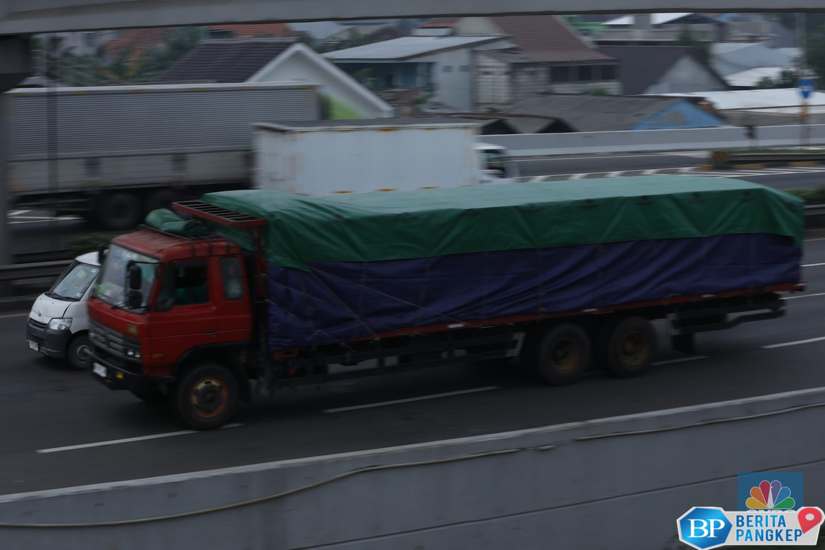 tok-dpr-pemerintah-pengusaha-sepakat-ri-bebas-truk-odol-tahun-2027
