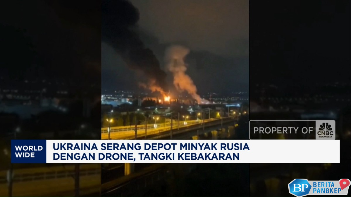 video-drone-ukraina-serang-depot-minyak-rusia-picu-kebakaran-besar